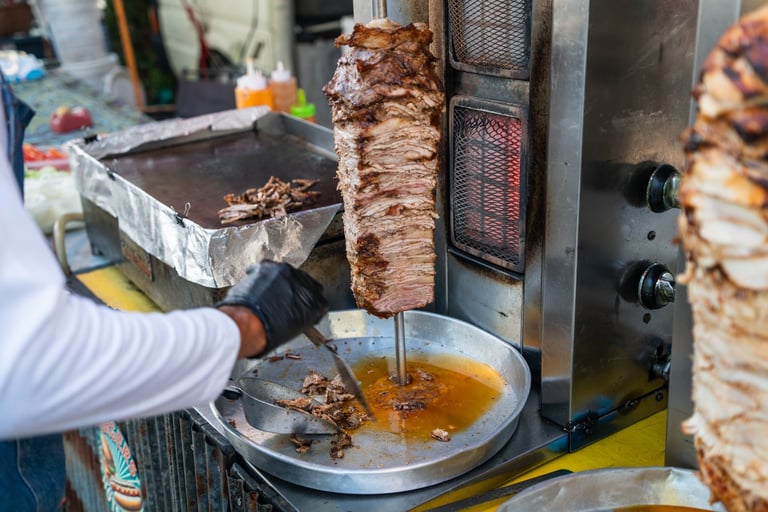 Carne de kebab girando